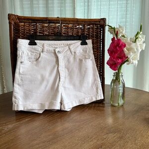 American Eagle Stretch Mom Shorts White Size 8 High Rise